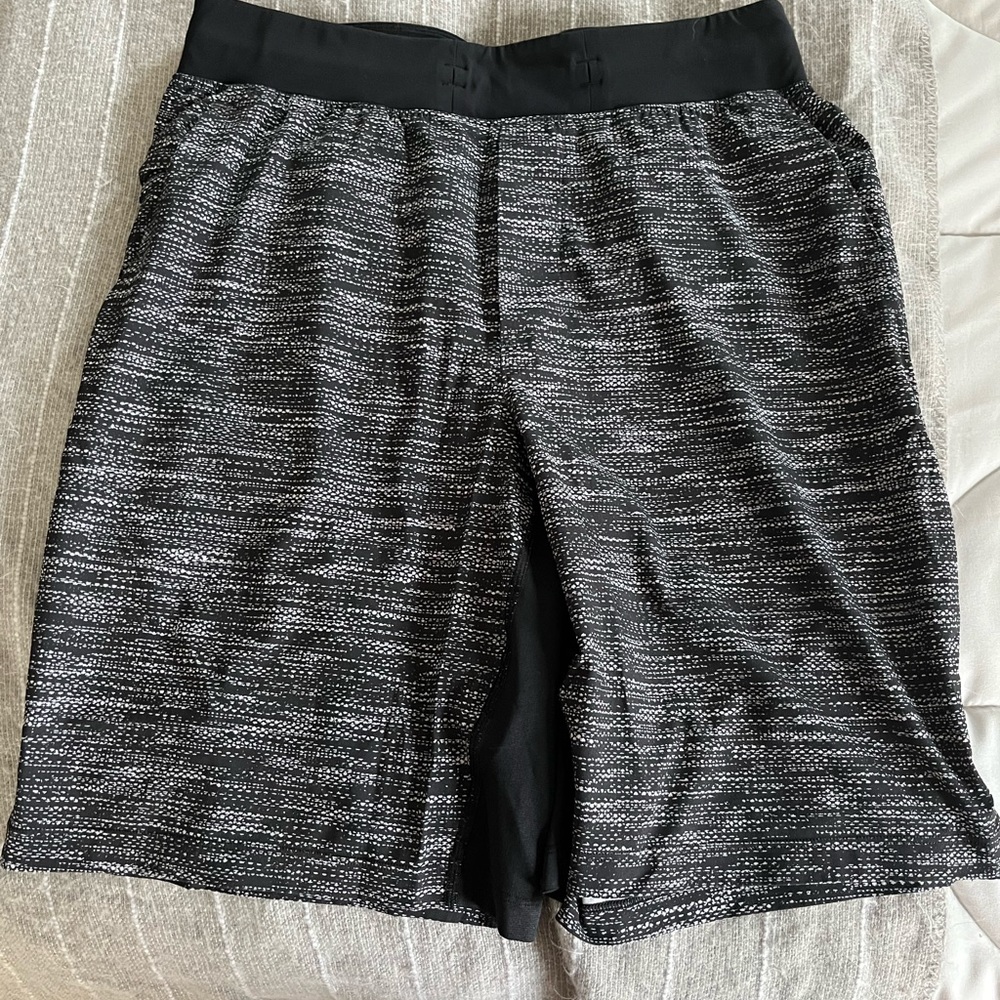Lululemon shorts size medium